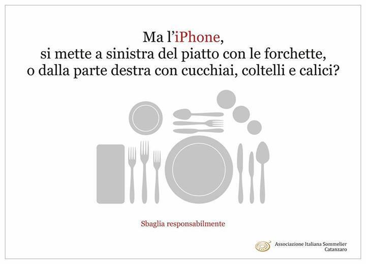La Asociación de Sumilleres de Catanzaro, en Italia, ya se plantea que lugar debe ocupar el smarphone en la buena mesa, "cubierto" básico para un buen "foodie"